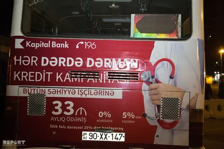 Bakıda sürətlə hərəkətdə olan sərnişin avtobusu piyadanı vurub - FOTO