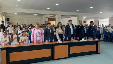 “Yol hərəkəti qaydalarını öyrənək” yarışmasında qalib olan şagirdlər mükafatlandırılıb