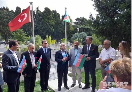 İstanbulda Nuri Paşa və 27 əsgərin dəfn edildiyi məzarlar ziyarət olunub