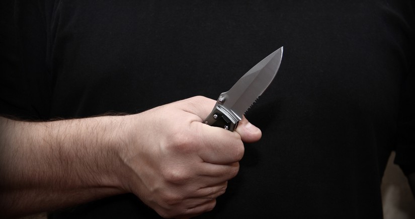 Kürdəmirdə həmkəndlisini bıçaqlayaraq öldürməkdə şübhəli bilinən şəxs saxlanılıb
