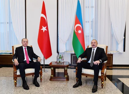 Prezident İlham Əliyev Rəcəb Tayyib Ərdoğanı Naxçıvan hava limanında qarşılayıb