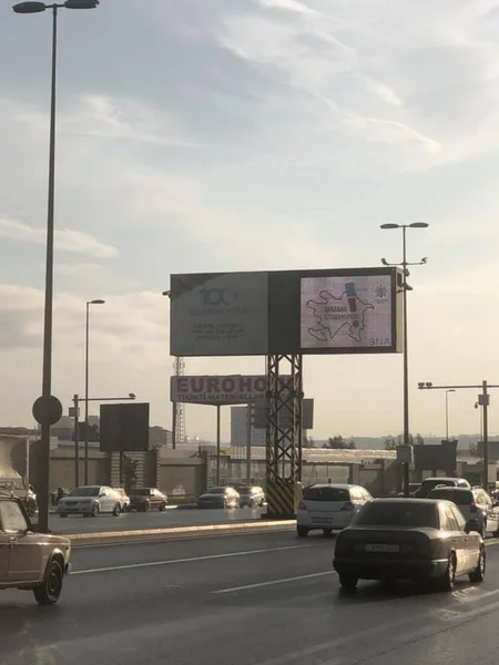 Bakıdakı elektron tablolarda “Qarabağ Azərbaycanındır!” ifadəsi yerləşdirilib