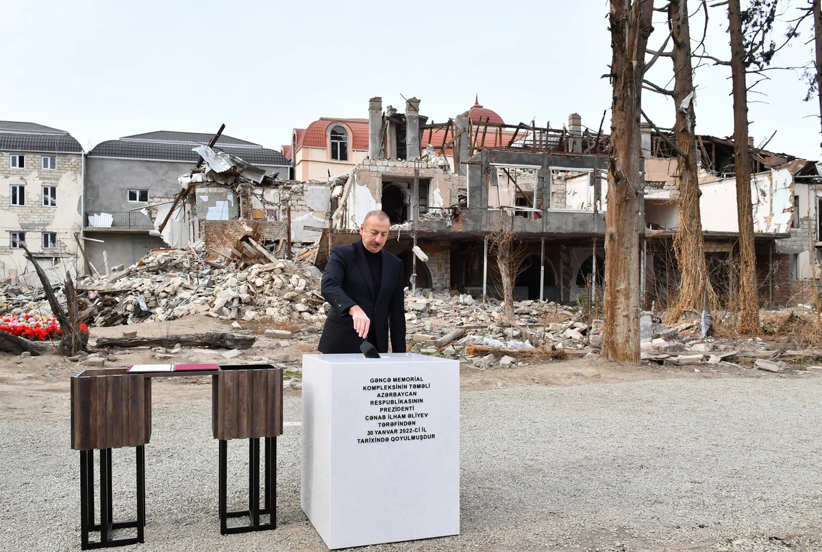 Prezident Gəncə Memorial Kompleksinin təməlini qoyub