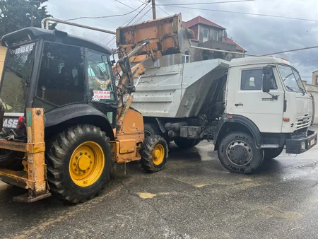 Bakıda məktəbin hasarı uçub, tədris müvəqqəti dayandırılıb