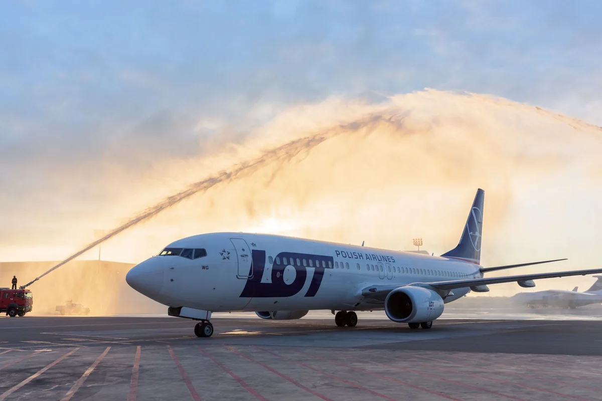 Heydər Əliyev Beynəlxalq Aeroportu “LOT” aviaşirkətinin ilk reysini qəbul edib