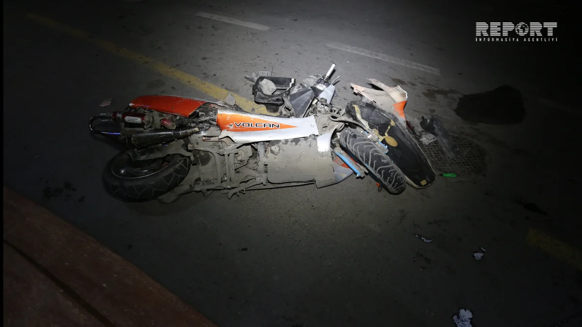 Bakıda motosiklet avtomobillə toqquşdu, xəsarət alan var