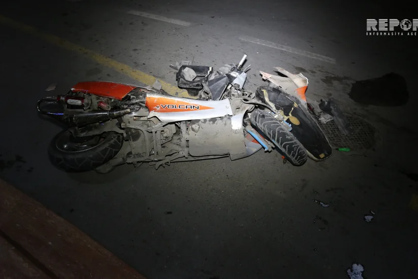 Bakıda motosiklet avtomobillə toqquşdu, xəsarət alan var