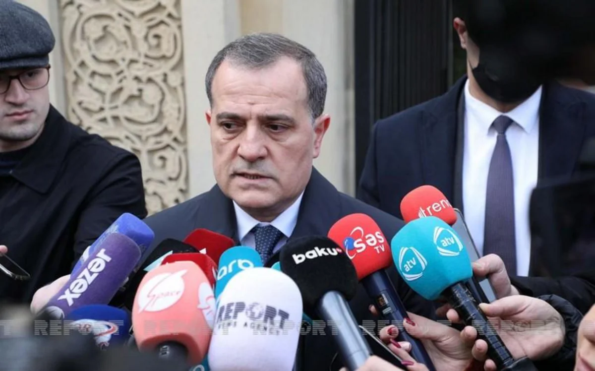 Armenian PM promised to cooperate on humanitarian issues, Bayramov says