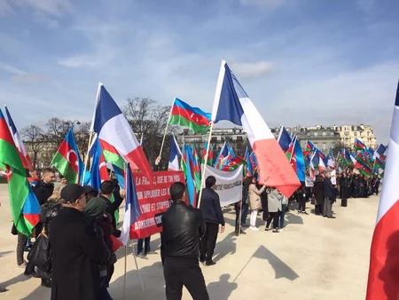 Parisdə Azərbaycan Prezidenti İlham Əliyevə dəstək aksiyası keçirilib