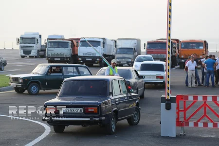 Rayon qeydiyyatında olan avtomobillərin Bakıya daxil olmasına qoyulan qadağanın tətbiqinə başlanılıb - FOTOREPORTAJ