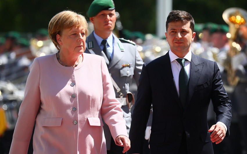 Merkel və Zelenski Donetskdə yaranmış vəziyyəti müzakirə ediblər