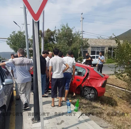Oğuzda iki avtomobil toqquşub, xəsarət alan var