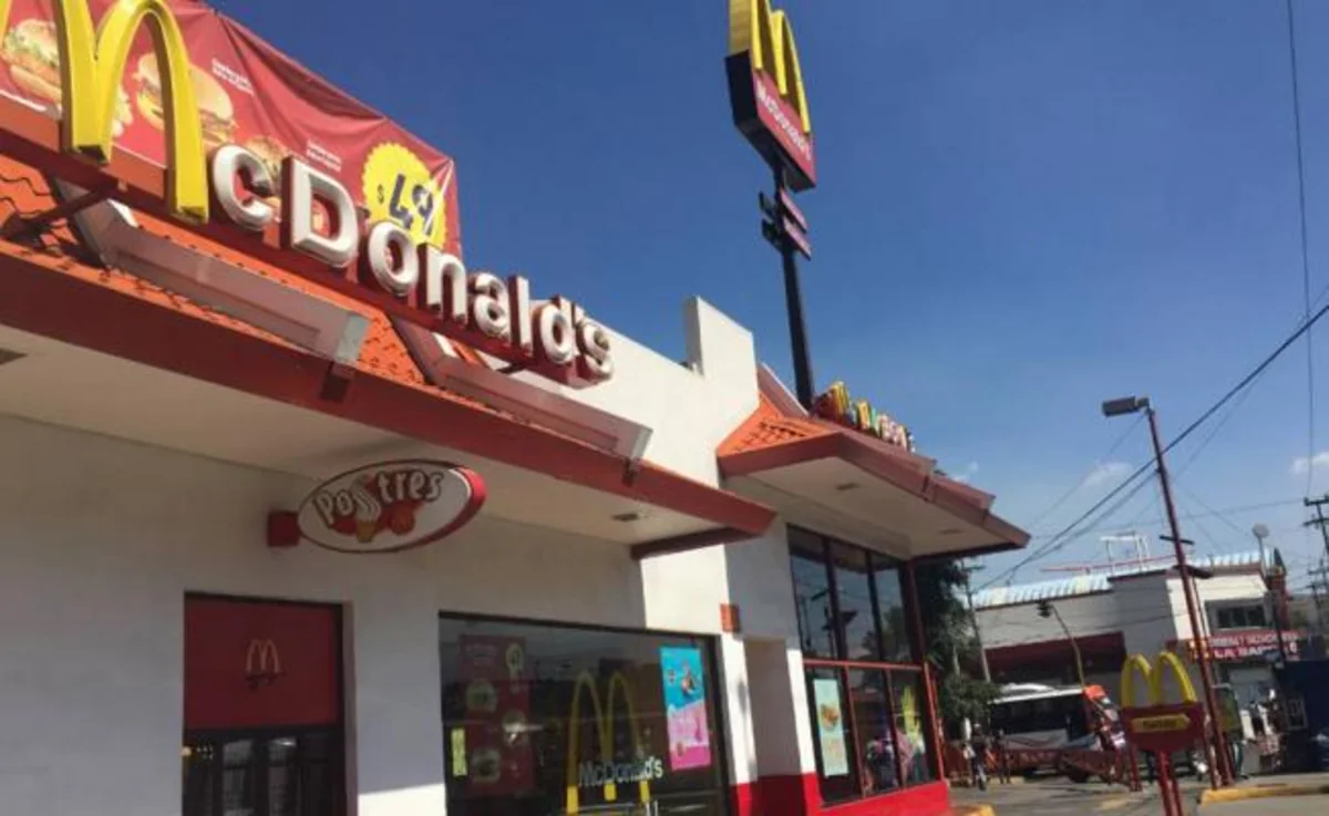 ​Meksikada McDonald’sdan alınan hamburgerin içindən siçovul çıxıb
