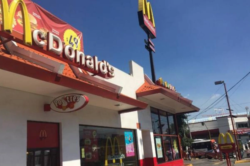 ​Meksikada McDonald’sdan alınan hamburgerin içindən siçovul çıxıb