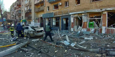 Rusiya Kiyevi raket atəşinə tutub, ölən və yaralananlar var