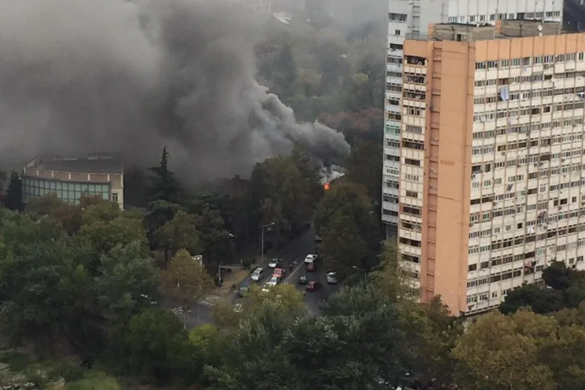 В Тбилиси произошел пожар в здании, где проживают беженцы
