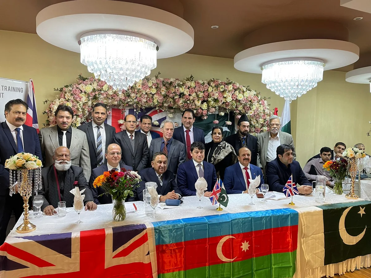 Londonda Pakistan icması ilə görüş keçirilib