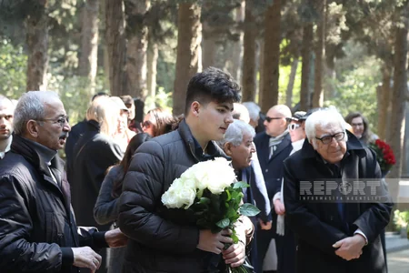 Rüstəm İbrahimbəyovun qəbirüstü abidəsinin açılışı olub