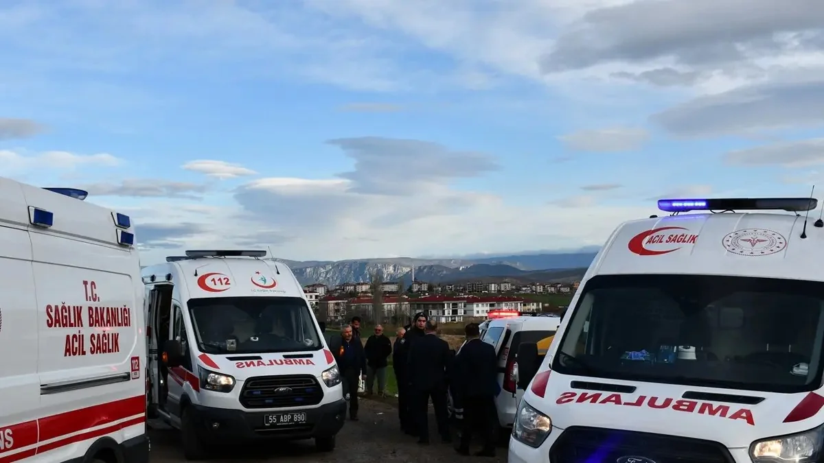 В Турции перевернулся школьный автобус, 20 человек пострадали