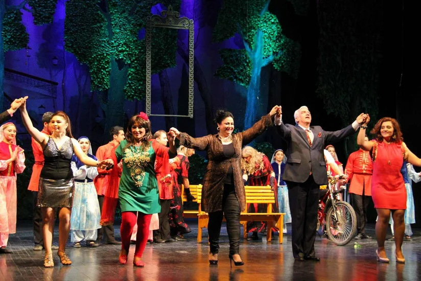 Musiqili Teatrda “Amerikalı kürəkən” tamaşasının premyerası olub