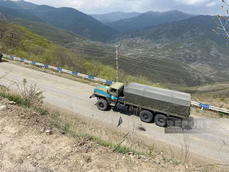 Vehicles of Russian peacekeepers pass freely on Khankandi-Lachin road