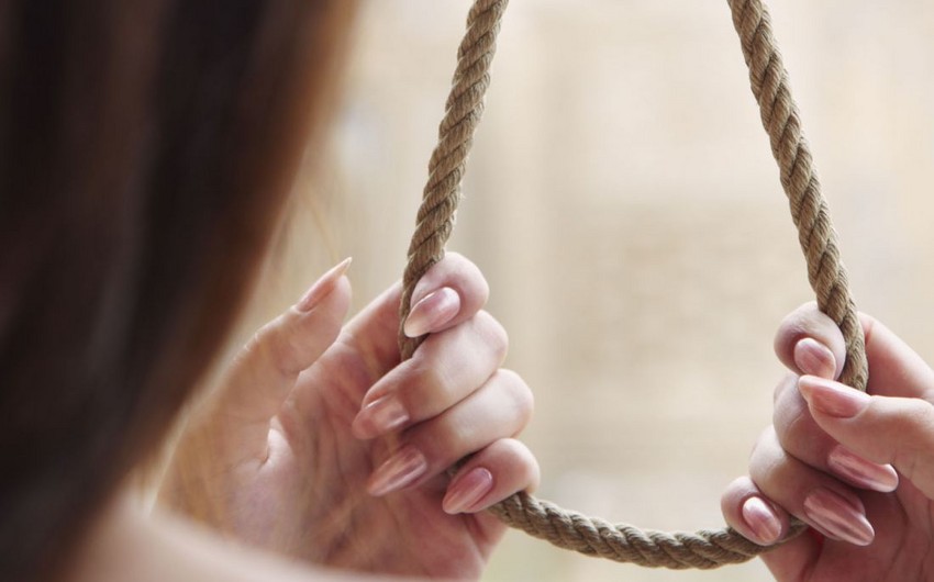 Kürdəmirdə 15 yaşlı qız özünü asıb