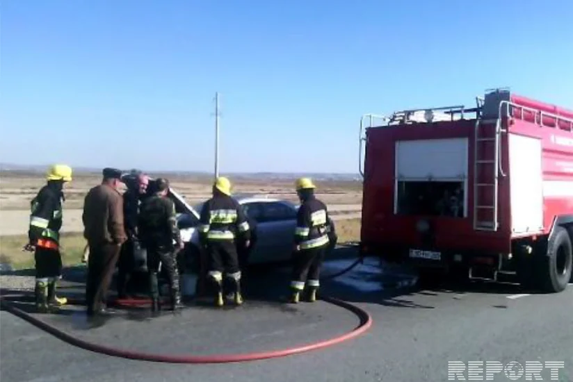 ​На дороге Баку-Газах загорелся автомобиль, пострадал один человек - ФОТО