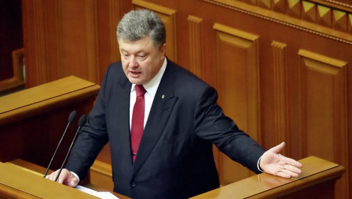 Порошенко внес в Раду поправки в конституцию о децентрализации власти