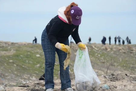 Bilgəhdə Xəzərin sahil zolağı plastik tullantılardan təmizlənib