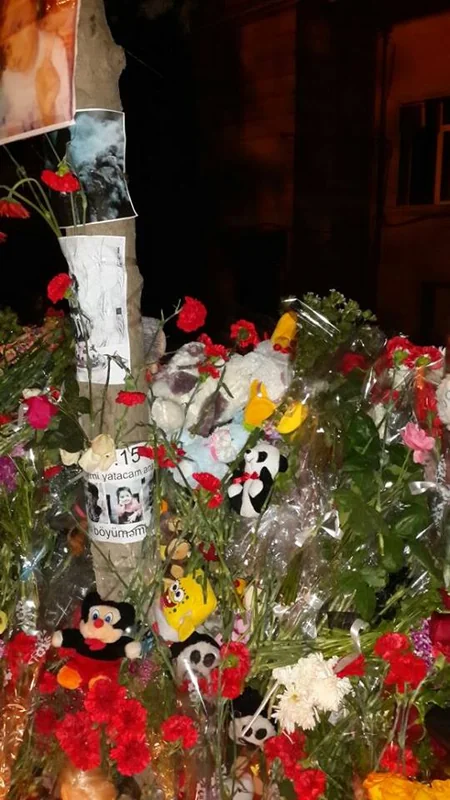 ​Bakıda yanğın baş verən bina hasara alınır - FOTO