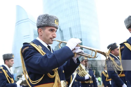 Bakıda hərbi orkestrlərin müşayiəti ilə Zəfər yürüşü keçirilib - YENİLƏNİB