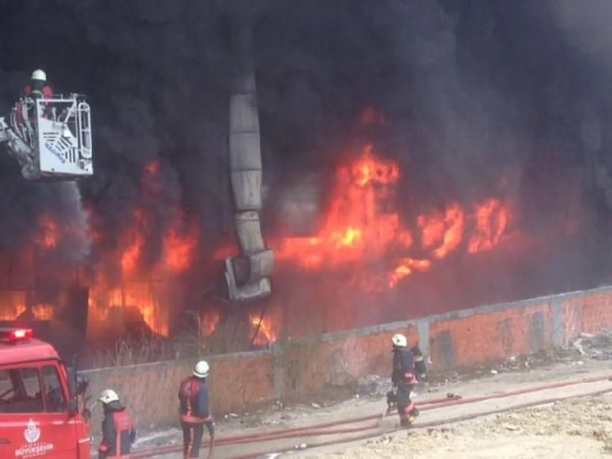 İstanbulda güclü yanğın baş verib