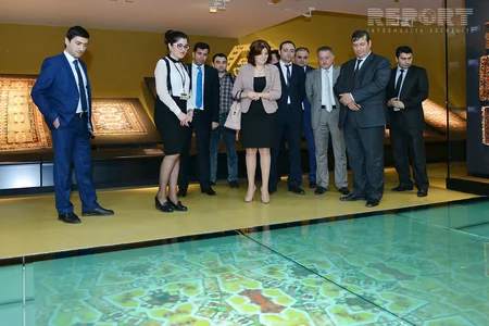 Nazir Əbülfəs Qarayev baş redaktorlarla müzakirələr aparıb