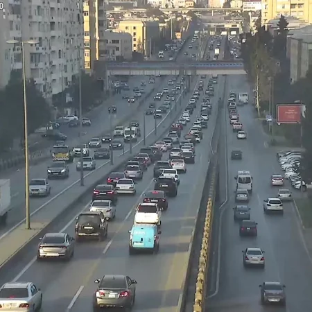 Bakının bir sıra yollarında tıxac yaranıb - SİYAHI