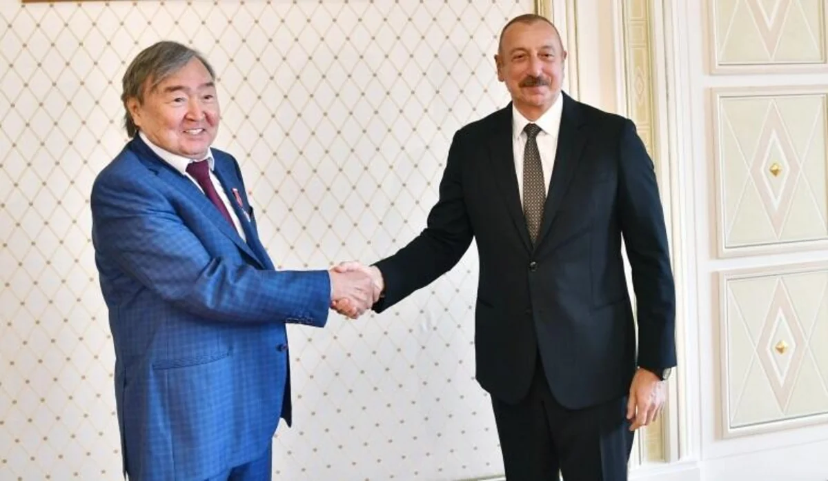 Oljas Süleymenov Azərbaycan Prezidentini təbrik edib