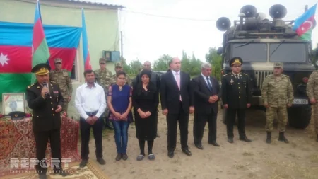 Azərbaycan Ordusunun şəhid olan hərbçisinin medalı anasına təqdim edilib - FOTO