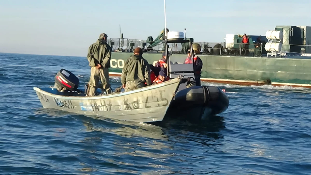 В Астаре спасли тонущих в море рыбаков