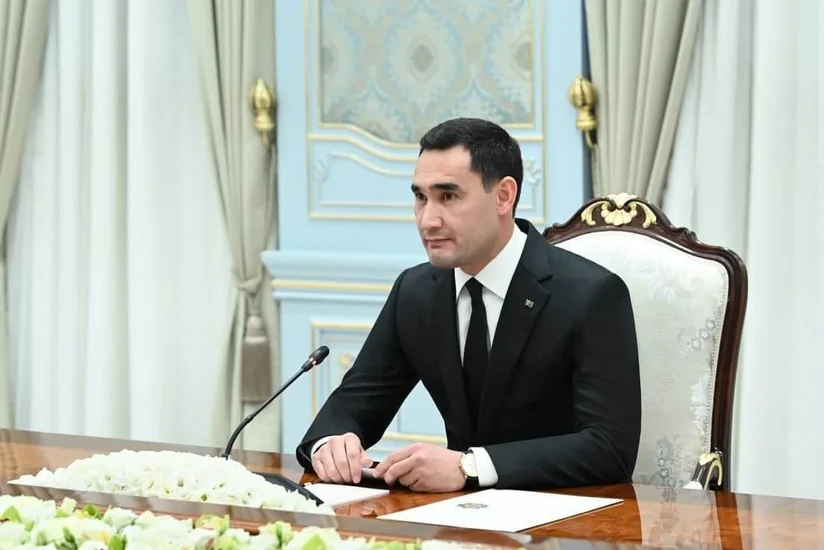 Глава Туркменистана ознакомился с ходом работ на территории паркового комплекса