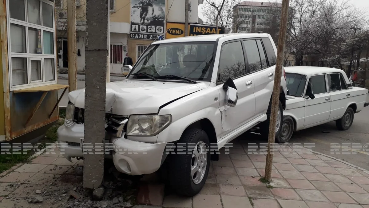 Salyanda iki avtomobil toqquşub