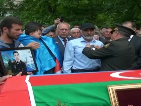 “İgidliyə görə” medalı şəhid zabitin ailəsinə təqdim edilib - FOTO