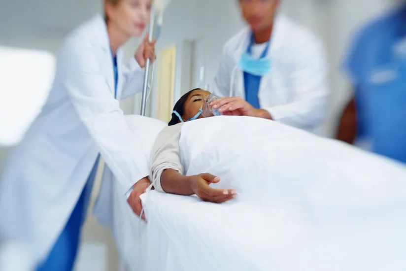 Bakıda gənc qız özünü yaşadığı evin damından atıb