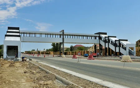 Müşviqabad qəsəbəsində 2 yerüstü piyada keçidinin inşası yekunlaşır