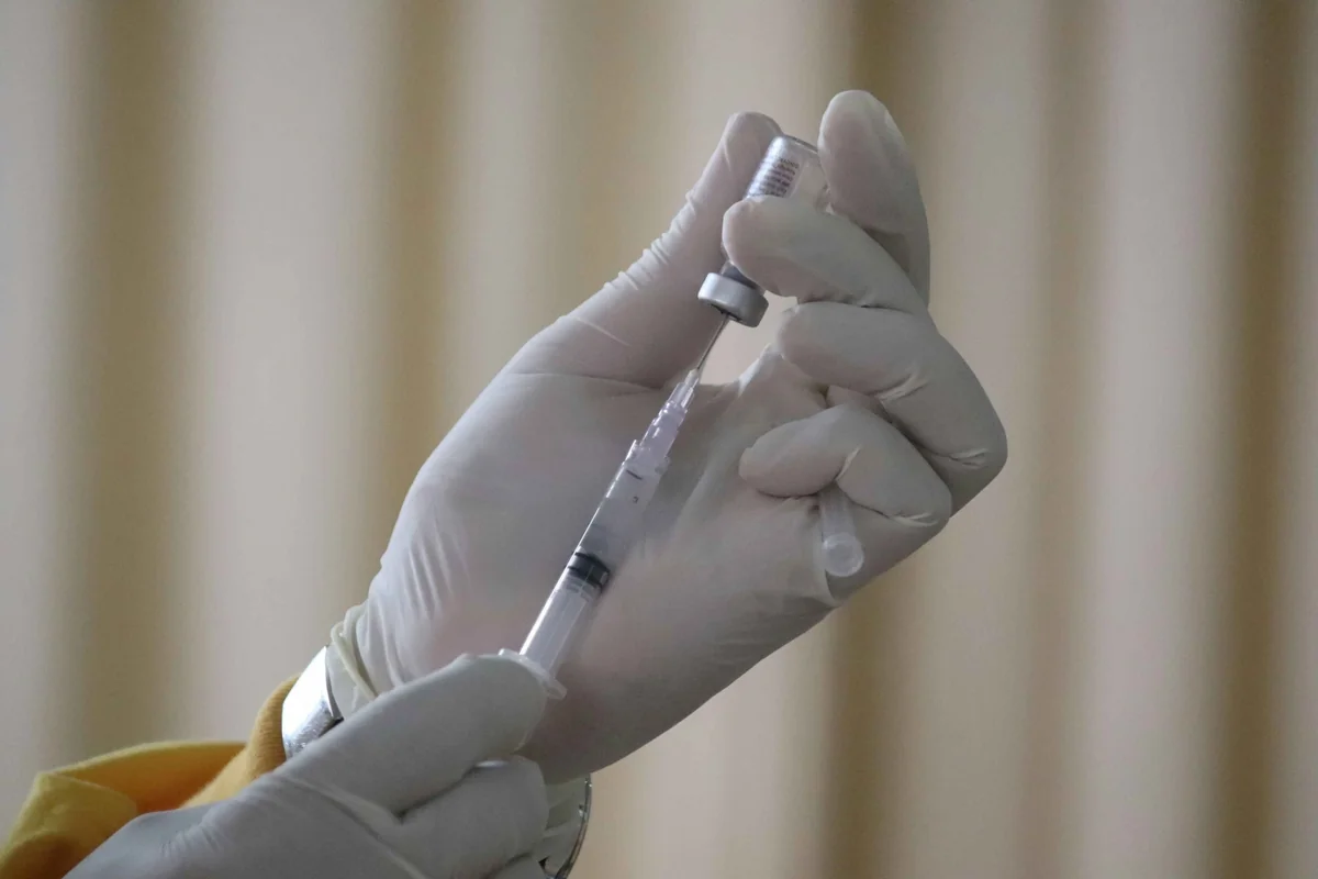 В Британии начались испытания вакцины от рака легких
