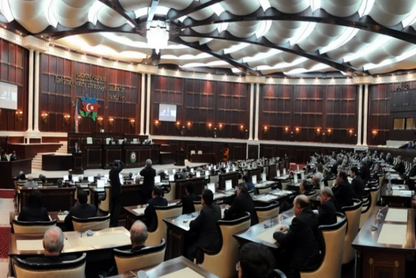 ​Azərbaycanda vəzifəli şəxslər tərəfindən dövlət sirrinin yayılmasına görə cəzalar sərtləşdirilir