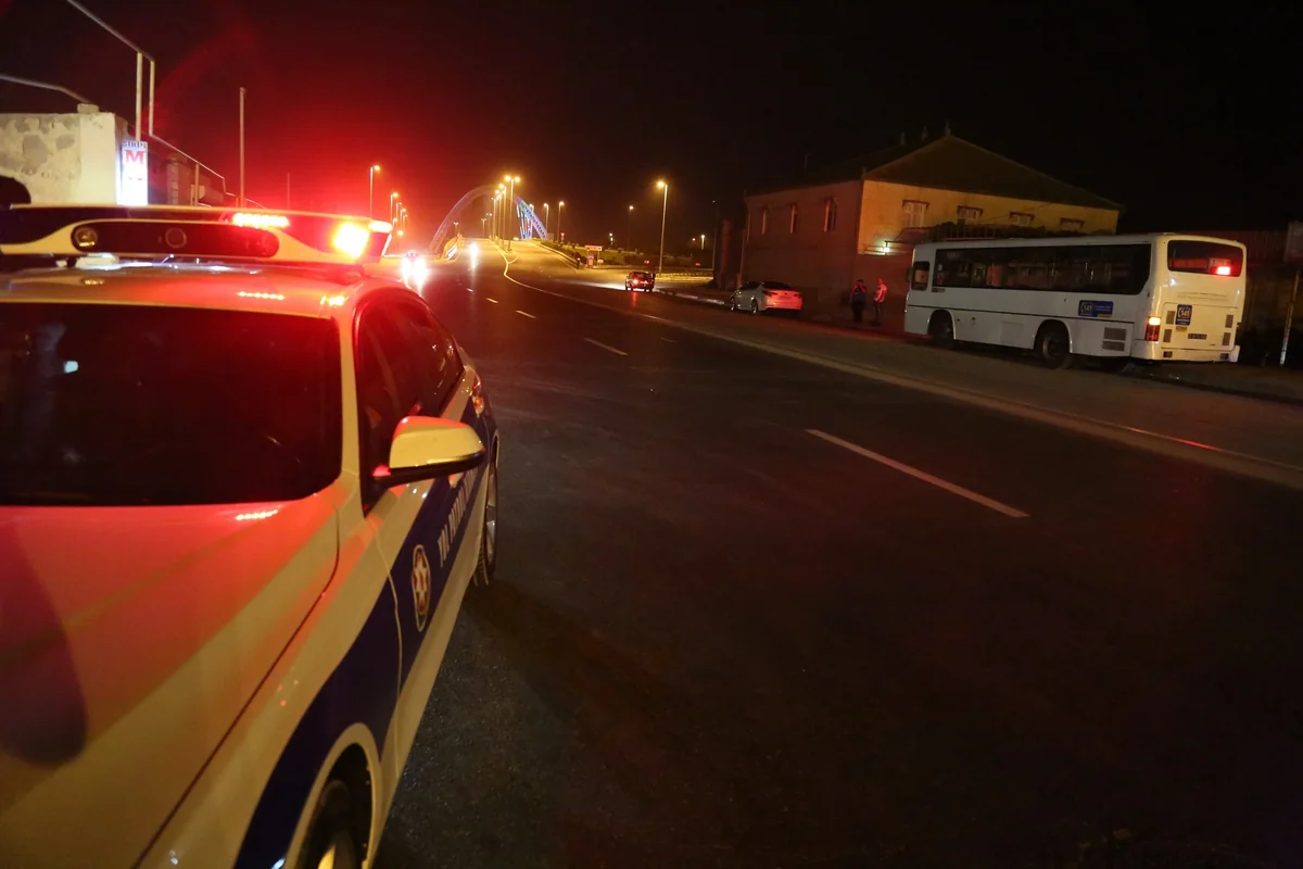 Sabunçuda 2 maşın toqquşub, xəsarət alanlar var