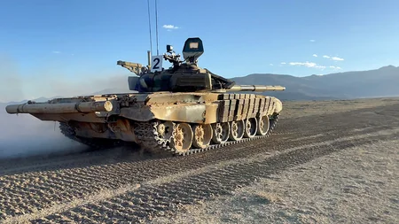 Azerbaijani Defense Minister watches exercises in commando units, gives additional instructions 