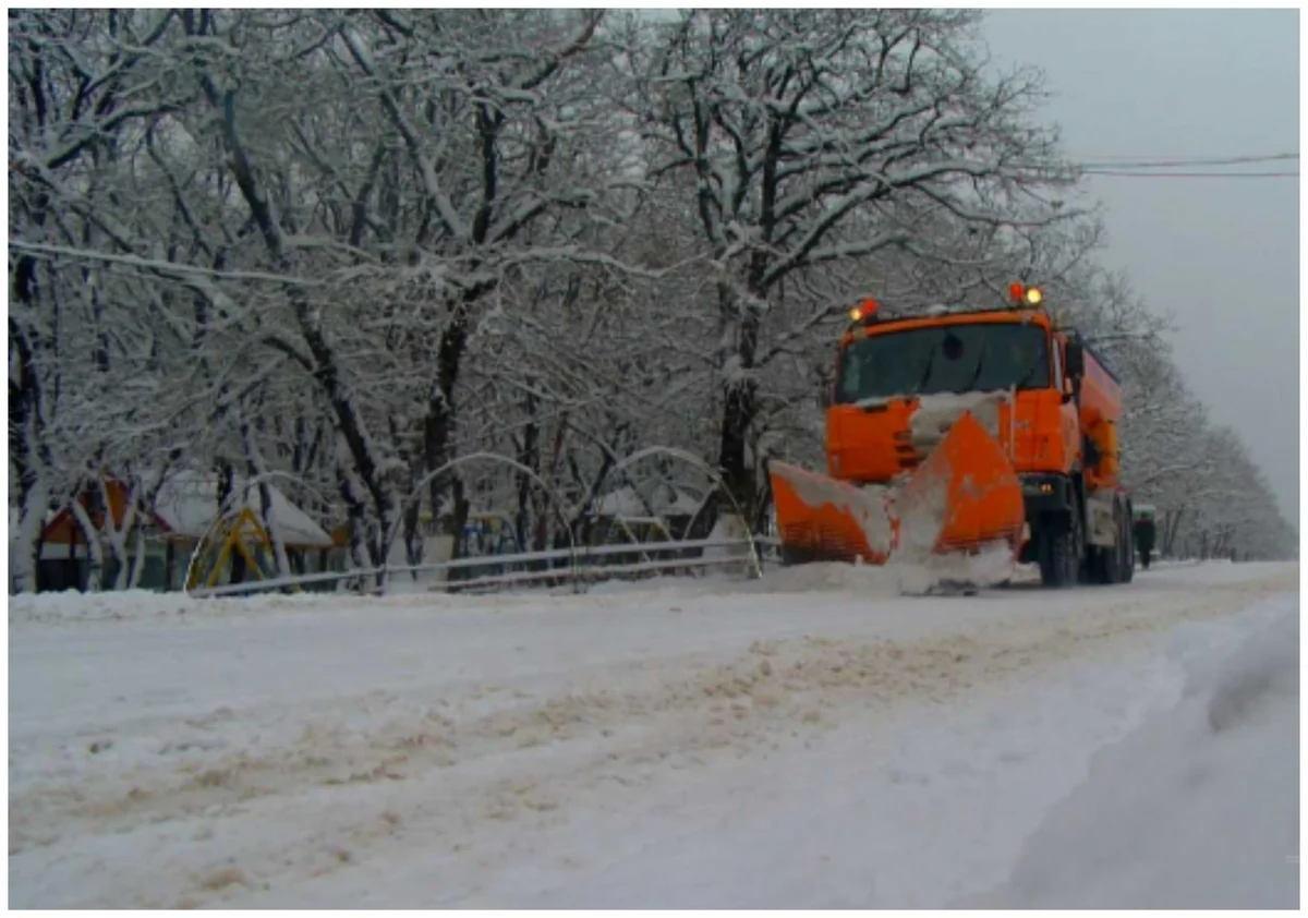 Bakı-Şamaxı yolunun qar və buzdan təmizlənməsi istiqamətində tədbir görülüb