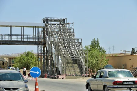 Müşviqabad qəsəbəsində 2 yerüstü piyada keçidinin inşası yekunlaşır