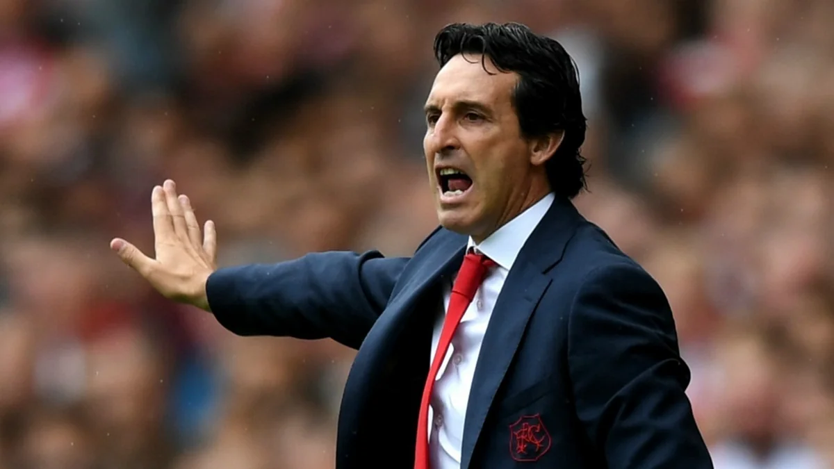 Arsenalın baş məşqçisi futbolçulardan ingilis dilində danışmağı tələb edir