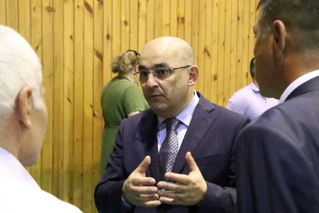 AVF prezidenti yeniyetmə voleybolçularla görüşüb